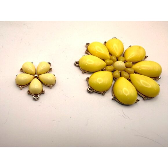 VTG Yellow Lucite Flower Jewelry Parts Lot – Large & Small Daisy Components Craf - Picture 2 of 8